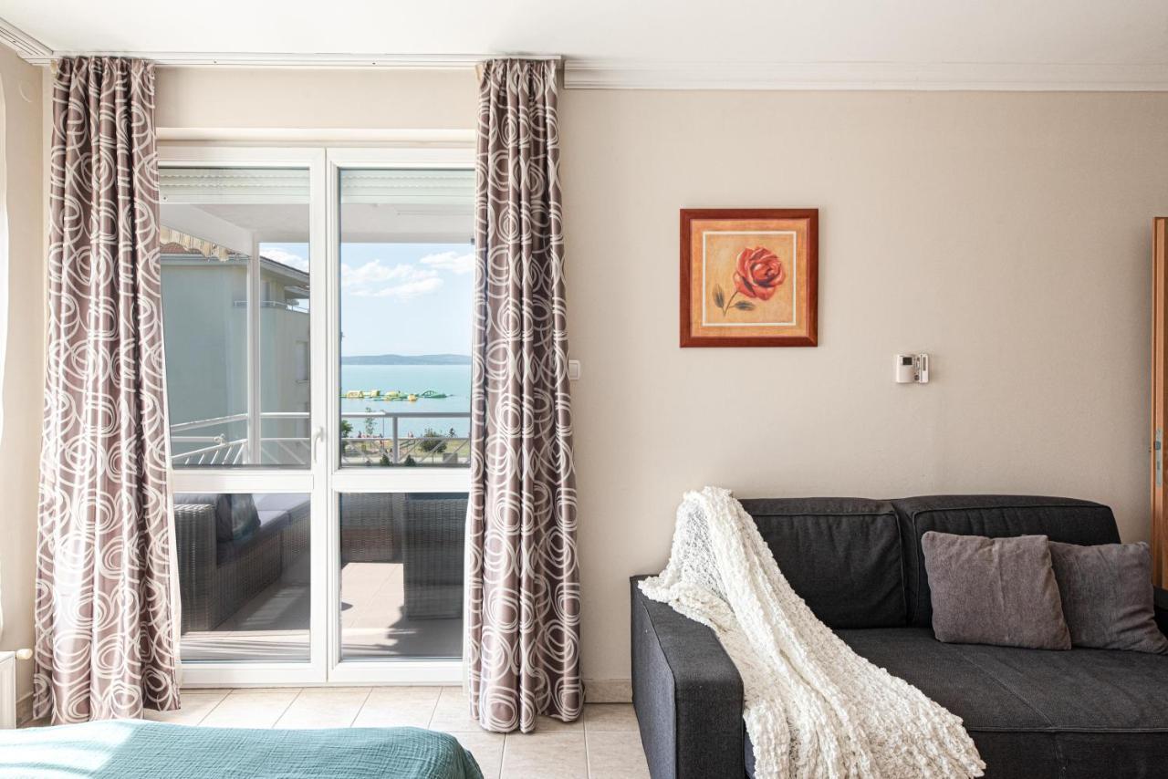 Lakeside Family Apartment Siofok Exterior photo